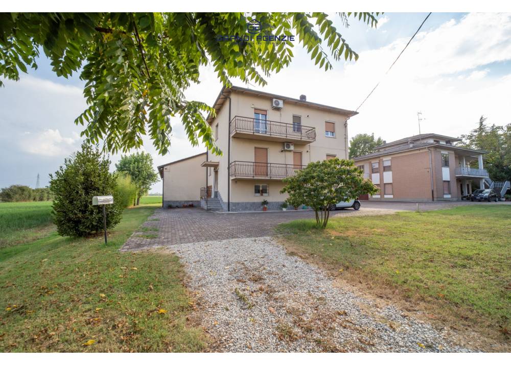 Vendita Casa Indipendente a Parma   di 500 mq